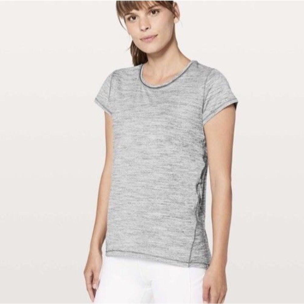 Lululemon Size 8 Another Mile Short Sleeve Heathered Gray
